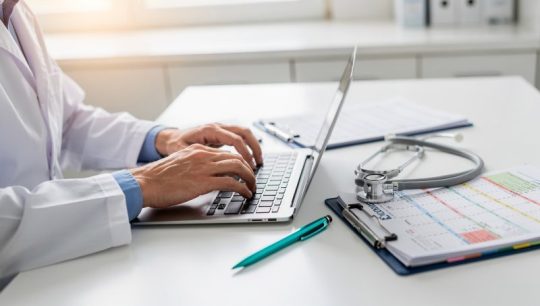 Waarom steeds meer zorg-zzp’ers zich zorgen maken, ondanks stijgende inkomsten