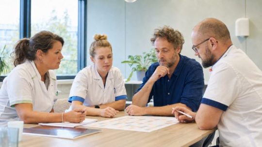 Eerste of tweede lijn, zorgprofessionals vertrekken om bijna dezelfde redenen